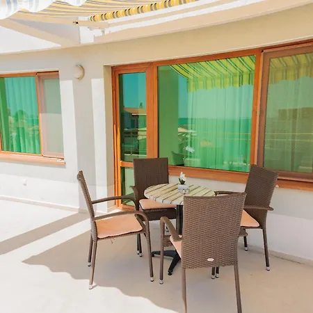 блек сий Апартамент *