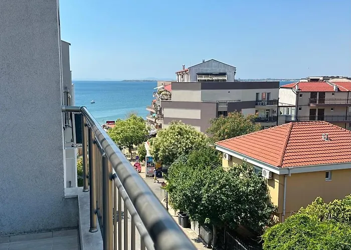 Апартаменты Black Sea *